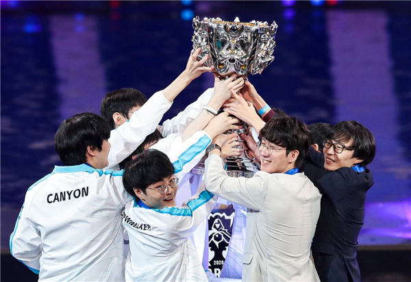 s1mple荣膺BLAST Premier全球总决赛MVP